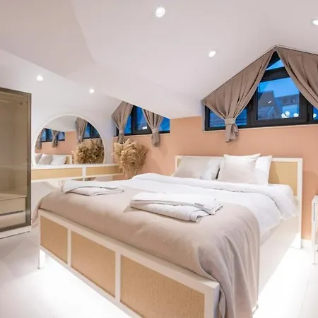 Villa Luxury And Special Design In Hisaroenue Center -villa Bling Premium *