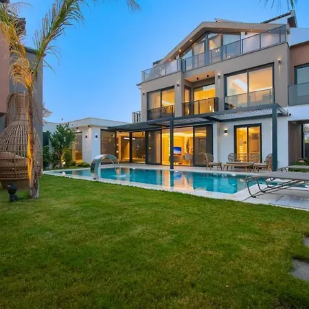 Luxury And Special Design In Hisaroenue Center -villa Bling Premium Villa