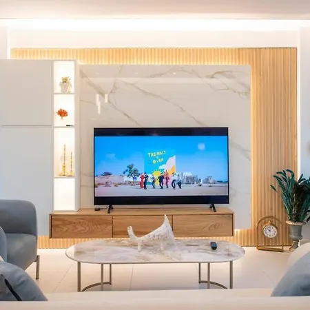Luxury And Special Design In Hisaroenue Center -villa Bling Premium