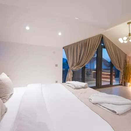 Luxury And Special Design In Hisaroenue Center -villa Bling Premium Villa *
