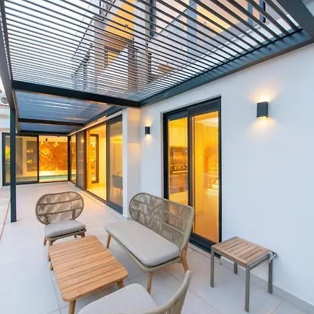 Luxury And Special Design In Hisaroenue Center -villa Bling Premium Villa *