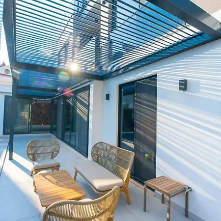 Luxury And Special Design In Hisaroenue Center -villa Bling Premium