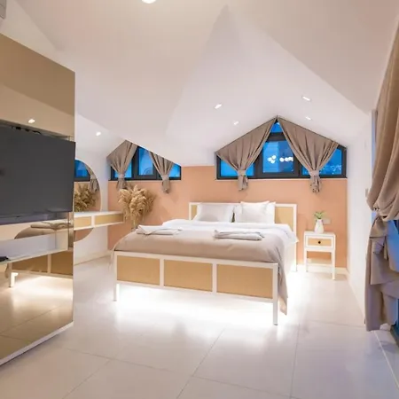 Luxury And Special Design In Hisaroenue Center -villa Bling Premium Villa